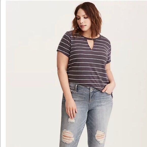 Torrid cut out shirt size 2 - Picture 1 of 3
